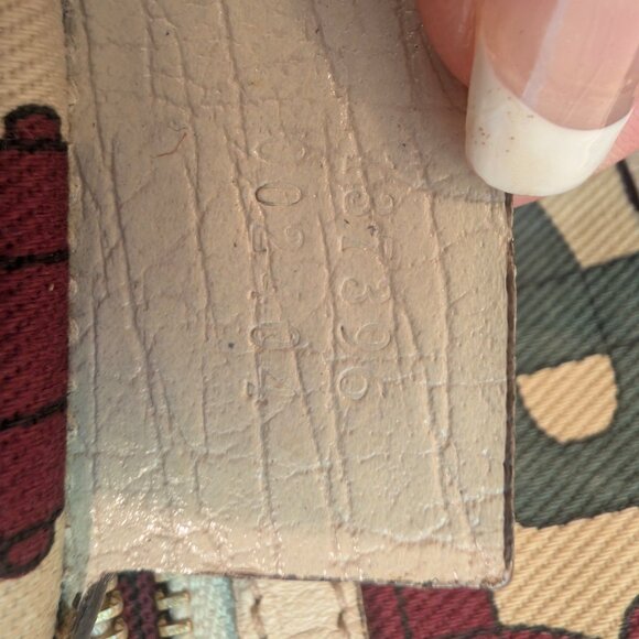 COPY - Gucci Tote - Picture 4 of 9